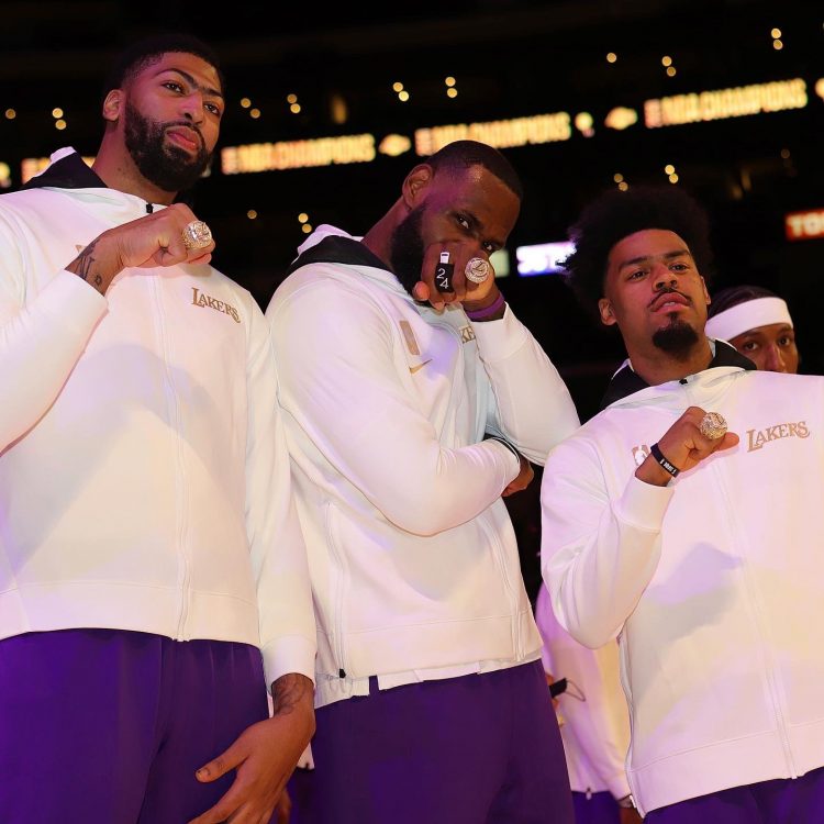 Lakers James Davis