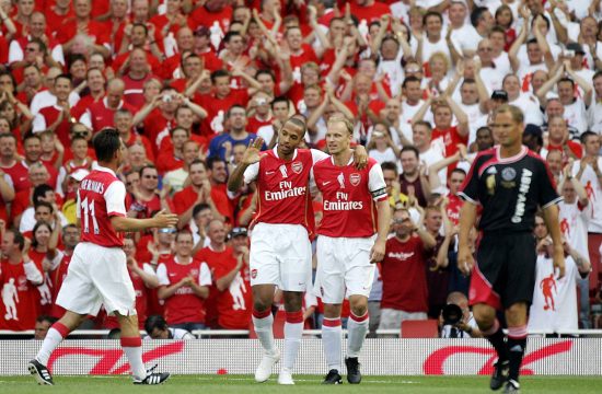 Thierry Henry in Dennis Bergkamp