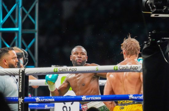 Floyd Mayweather Loga Paul