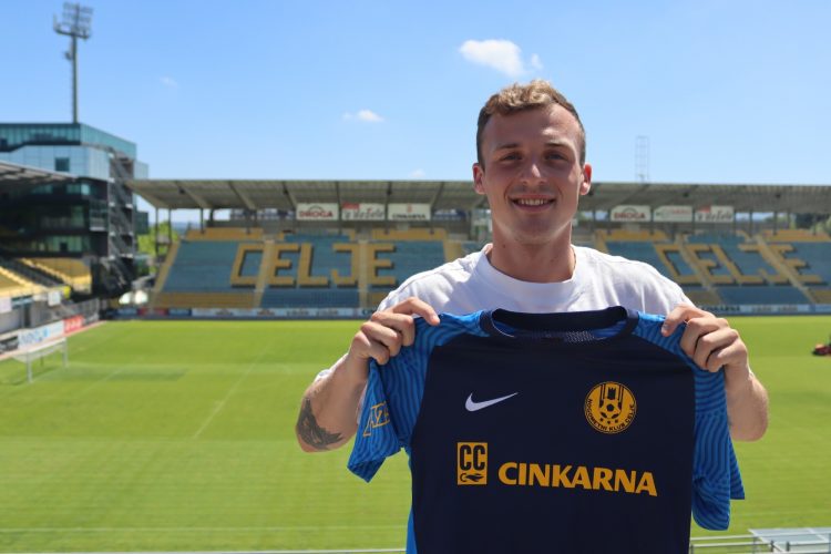 Adam Jakobsen, nogometaš