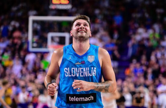 prenos v živo slovenija grčija