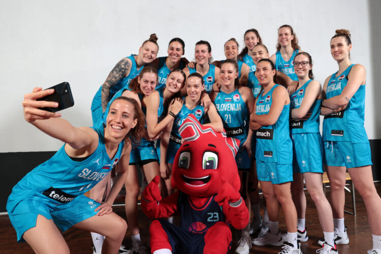 slovenska ženska košarkarska reprezentanca