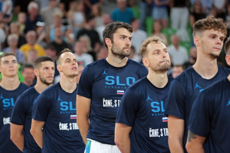 Mike Tobey Slovenija