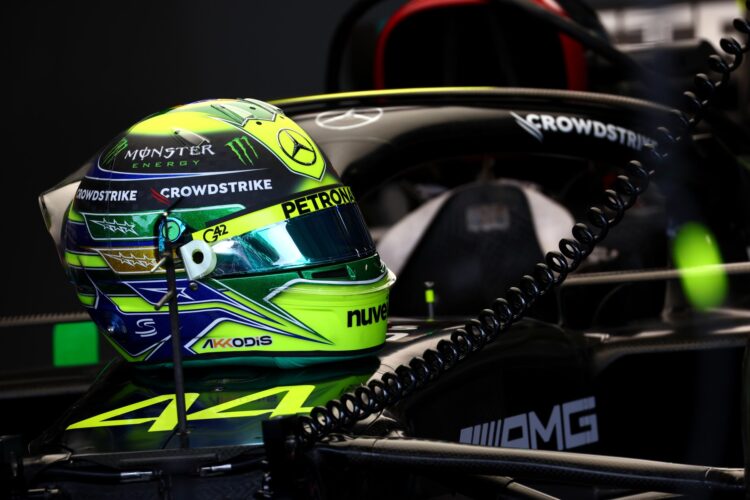 Lewis Hamilton čelada