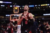 Zach Lavine Chicago Bulls v luknji