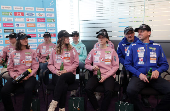 slovenska ženska skakalna reprezentanca