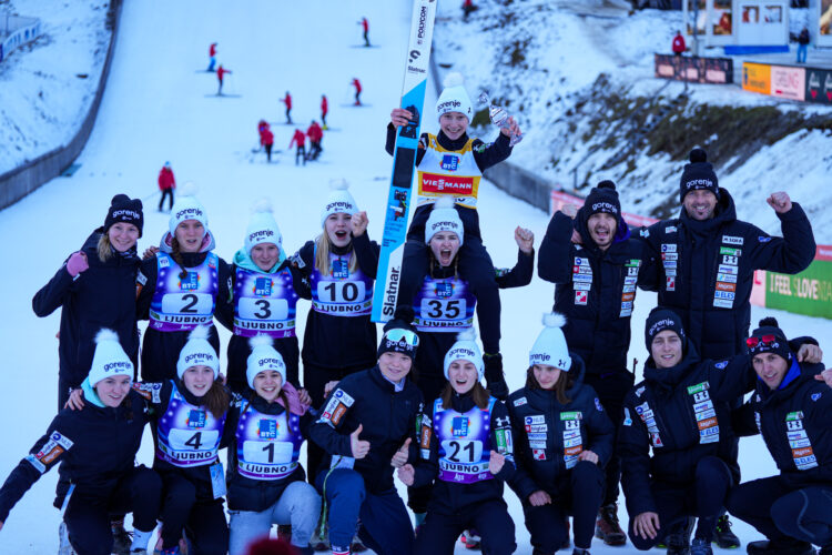 slovenska ženska skakalna reprezentanca