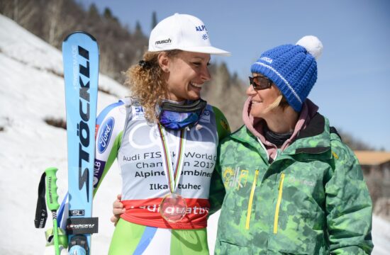 Ilka Štuhec in Darja Črnko. Foto: Profimedia