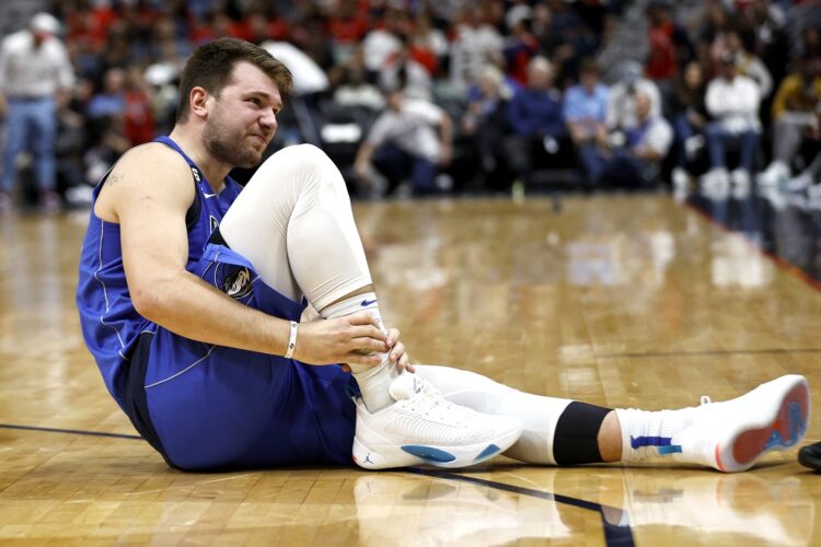 Luka Dončić s poškodbo gležnja