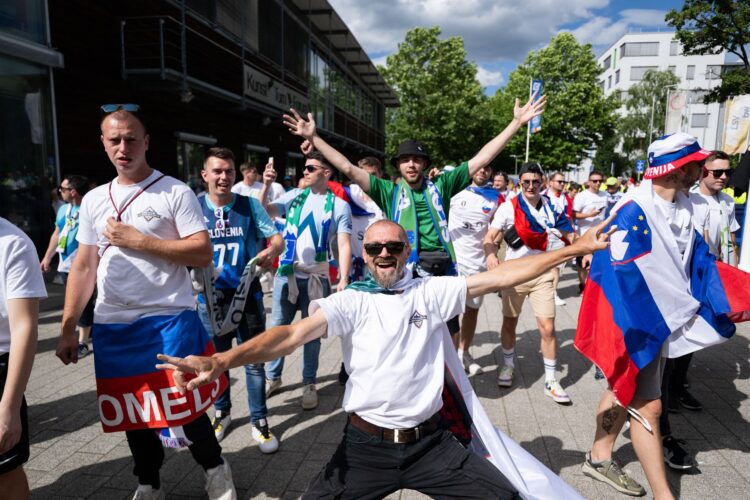 Danska - Slovenija navijači