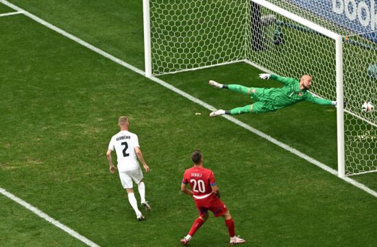 Žan Karničnik gol Slovenija Srbija