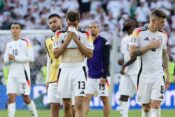 Thomas Müller , Toni Kroos enttäuscht nach Spielende / Enttäuschung / / Fußball Fussball / Europameisterschaft Euro 2024