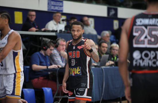 DeVante' Jones