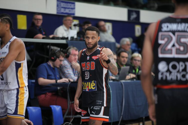 DeVante' Jones