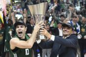 Kostas Sloukas in Ergin Ataman.