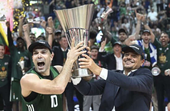 Kostas Sloukas in Ergin Ataman.