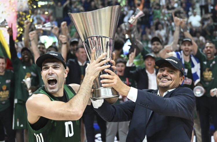 Kostas Sloukas in Ergin Ataman.