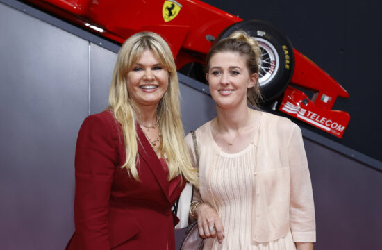 Corinna Schumacher, Ehefrau von Michael Schumacher, und Tochter Gina-Maria Schumacher bei der Verleihung