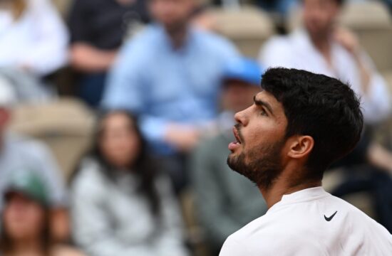 Roland Garros 2025: Carlos Alcaraz (ESP) during the Men's Singles tennis match against Giulio Zeppieri on Court Suzanne-Lenglen during the Grand Slam tennis tournament on May 26, 2025, at Roland Garros Stadium in Paris, France. - 26/05/2025 - France /