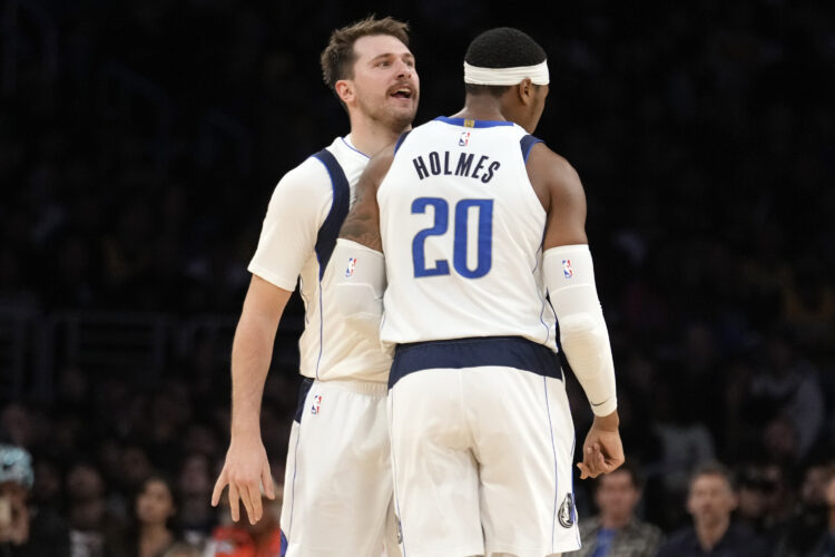 Luka Dončić Richaun Holmes
