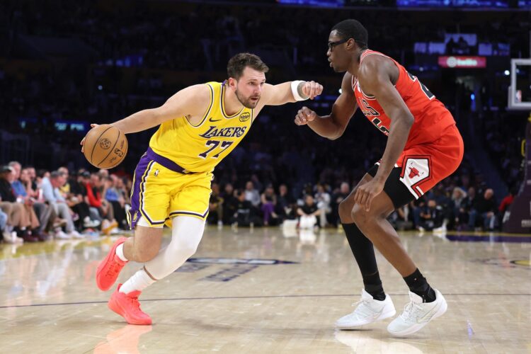 Luka Dončić in Jalen Smith.